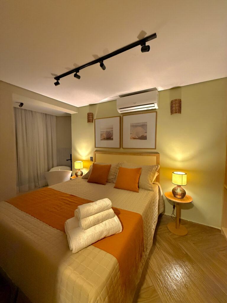 Suíte 11 – King size, banheira de imersão, vista mar