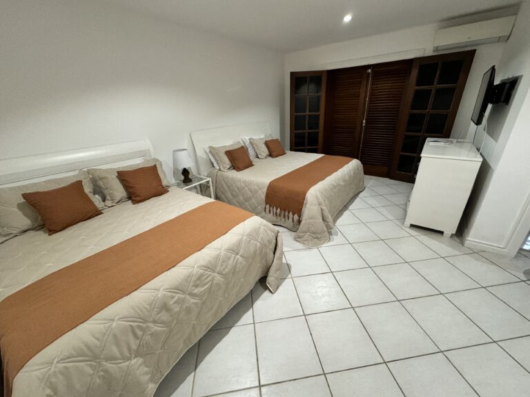 Suíte 3 – 2 camas king size, hidro, varanda