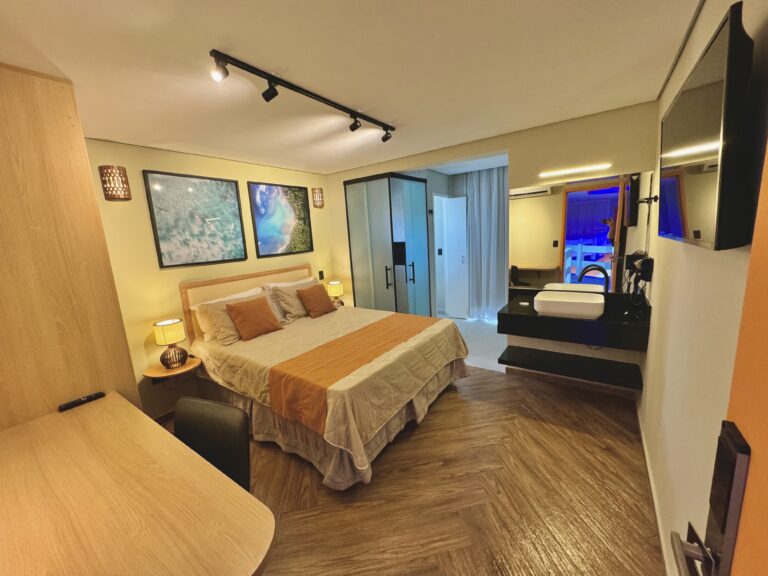 Suíte 8 – King size, banheira de imersão, vista mar